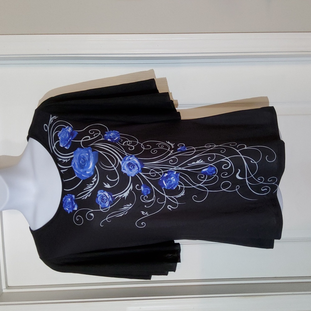 Womens flowy sleeved Top